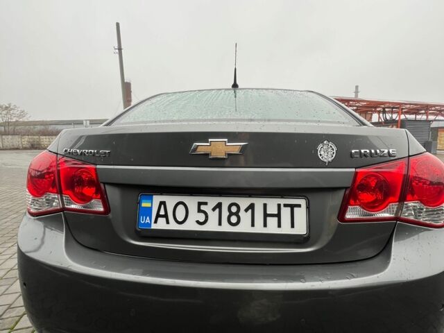 Серый Шевроле Круз, объемом двигателя 1.8 л и пробегом 258 тыс. км за 6000 $, фото 3 на Automoto.ua