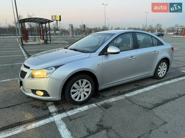 Серый Шевроле Круз, объемом двигателя 1.8 л и пробегом 139 тыс. км за 6900 $, фото 1 на Automoto.ua