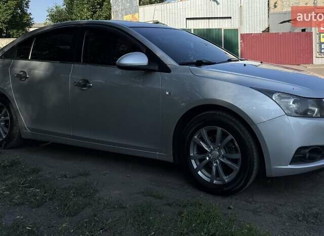 Серый Шевроле Круз, объемом двигателя 1.8 л и пробегом 90 тыс. км за 7500 $, фото 17 на Automoto.ua
