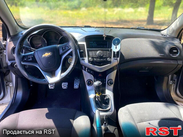 Серый Шевроле Круз, объемом двигателя 1.8 л и пробегом 234 тыс. км за 5700 $, фото 3 на Automoto.ua