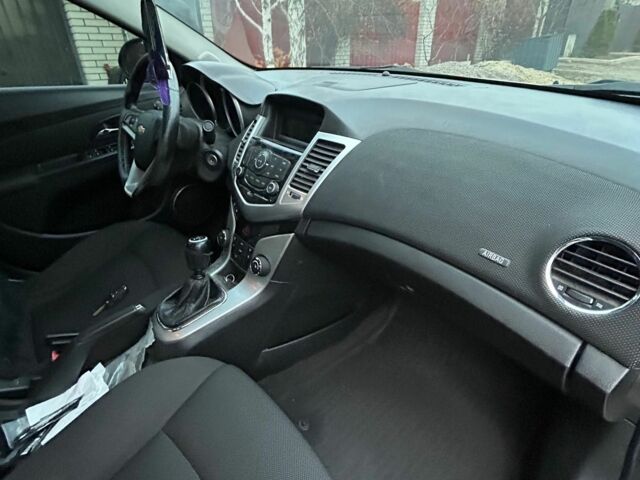 Серый Шевроле Круз, объемом двигателя 1.8 л и пробегом 197 тыс. км за 6500 $, фото 6 на Automoto.ua