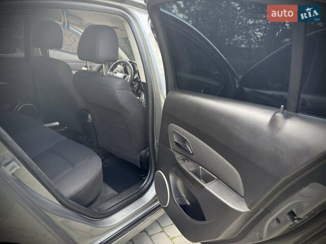 Серый Шевроле Круз, объемом двигателя 1.8 л и пробегом 150 тыс. км за 6777 $, фото 12 на Automoto.ua