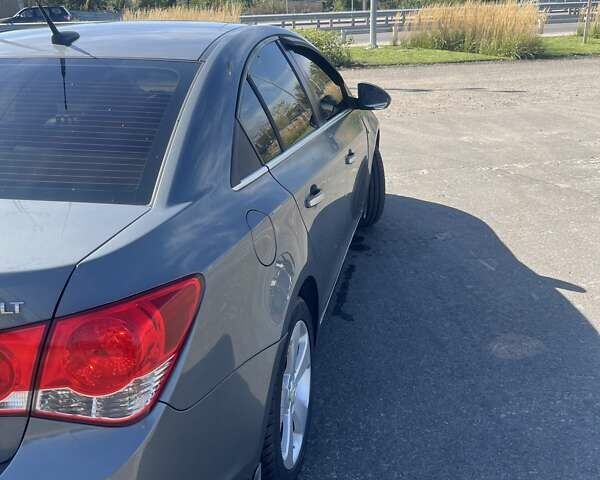 Серый Шевроле Круз, объемом двигателя 1.8 л и пробегом 340 тыс. км за 7500 $, фото 3 на Automoto.ua