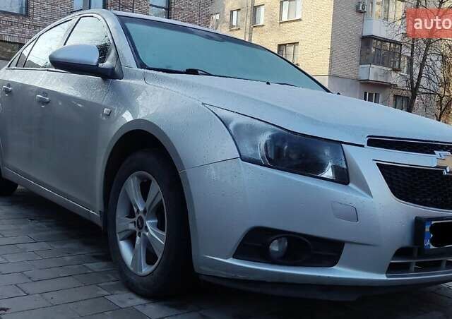 Серый Шевроле Круз, объемом двигателя 1.8 л и пробегом 220 тыс. км за 7200 $, фото 8 на Automoto.ua