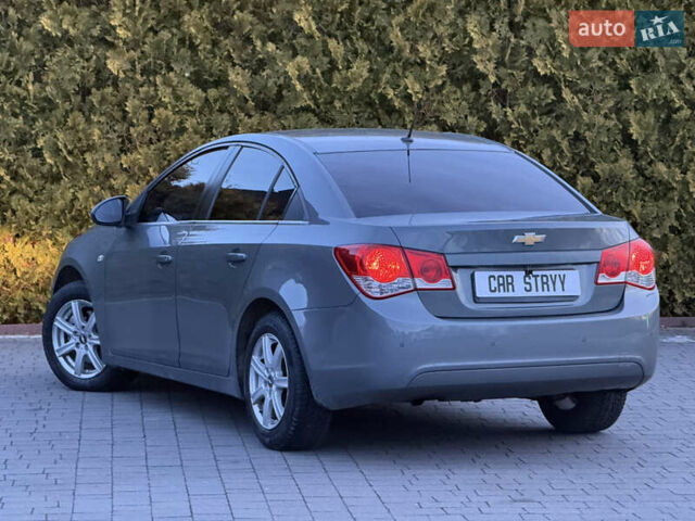 Сірий Шевроле Круз, об'ємом двигуна 2 л та пробігом 241 тис. км за 5999 $, фото 3 на Automoto.ua