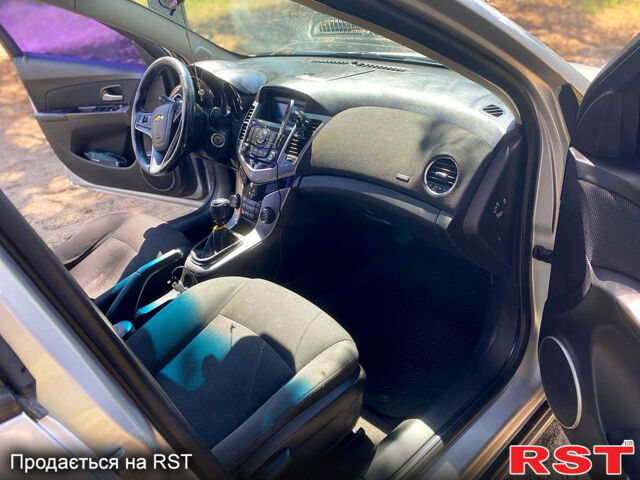 Серый Шевроле Круз, объемом двигателя 1.8 л и пробегом 234 тыс. км за 5700 $, фото 5 на Automoto.ua