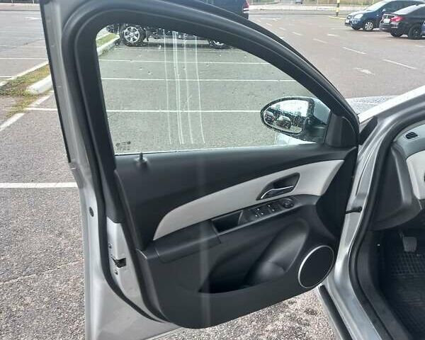 Серый Шевроле Круз, объемом двигателя 1.8 л и пробегом 270 тыс. км за 6800 $, фото 8 на Automoto.ua