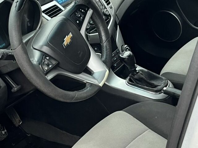 Серый Шевроле Круз, объемом двигателя 1.8 л и пробегом 280 тыс. км за 4450 $, фото 8 на Automoto.ua