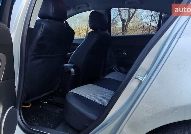 Серый Шевроле Круз, объемом двигателя 1.8 л и пробегом 220 тыс. км за 7200 $, фото 5 на Automoto.ua