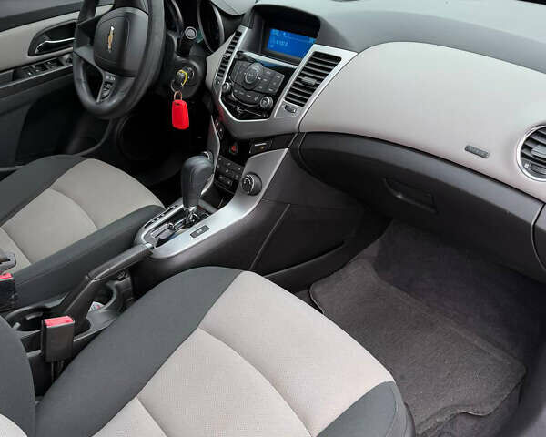 Серый Шевроле Круз, объемом двигателя 1.8 л и пробегом 218 тыс. км за 8200 $, фото 8 на Automoto.ua