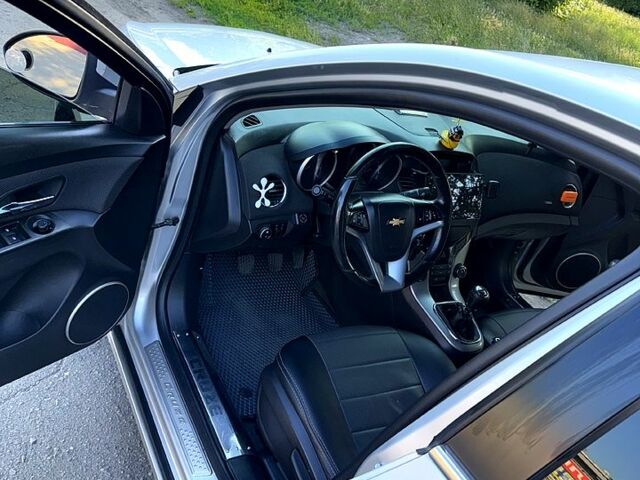 Серый Шевроле Круз, объемом двигателя 1.8 л и пробегом 190 тыс. км за 7500 $, фото 5 на Automoto.ua