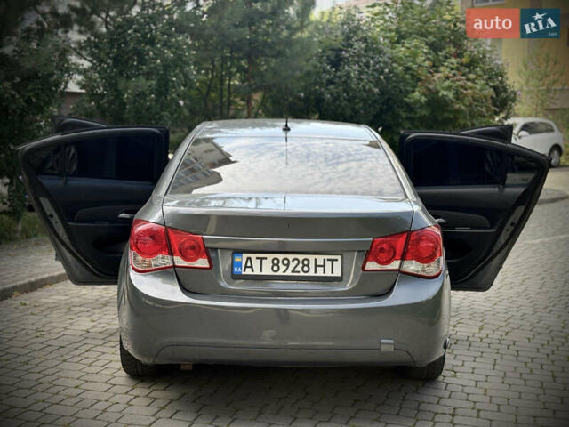 Серый Шевроле Круз, объемом двигателя 1.8 л и пробегом 150 тыс. км за 6777 $, фото 16 на Automoto.ua