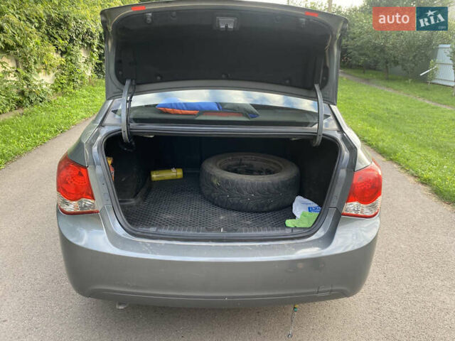 Серый Шевроле Круз, объемом двигателя 1.8 л и пробегом 213 тыс. км за 7200 $, фото 10 на Automoto.ua