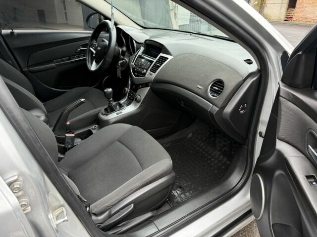 Серый Шевроле Круз, объемом двигателя 1.8 л и пробегом 185 тыс. км за 5700 $, фото 9 на Automoto.ua