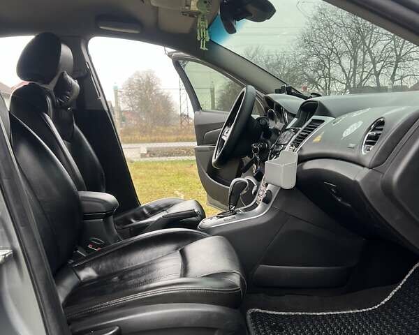 Серый Шевроле Круз, объемом двигателя 1.8 л и пробегом 258 тыс. км за 6000 $, фото 17 на Automoto.ua