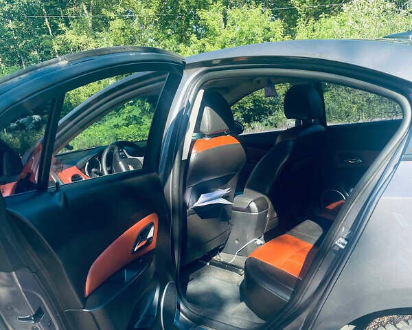 Серый Шевроле Круз, объемом двигателя 1.79 л и пробегом 180 тыс. км за 6500 $, фото 4 на Automoto.ua