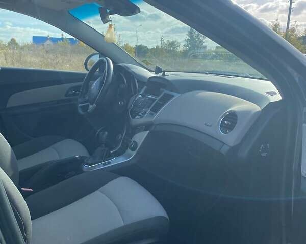 Серый Шевроле Круз, объемом двигателя 1.6 л и пробегом 168 тыс. км за 7000 $, фото 1 на Automoto.ua