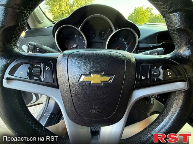 Серый Шевроле Круз, объемом двигателя 1.8 л и пробегом 190 тыс. км за 7500 $, фото 1 на Automoto.ua