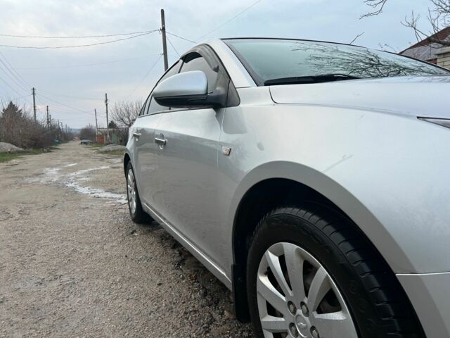 Серый Шевроле Круз, объемом двигателя 1.8 л и пробегом 197 тыс. км за 6500 $, фото 1 на Automoto.ua