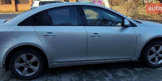 Серый Шевроле Круз, объемом двигателя 1.8 л и пробегом 220 тыс. км за 7200 $, фото 6 на Automoto.ua