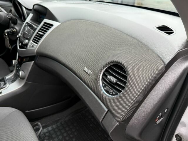 Серый Шевроле Круз, объемом двигателя 1.8 л и пробегом 185 тыс. км за 5700 $, фото 8 на Automoto.ua