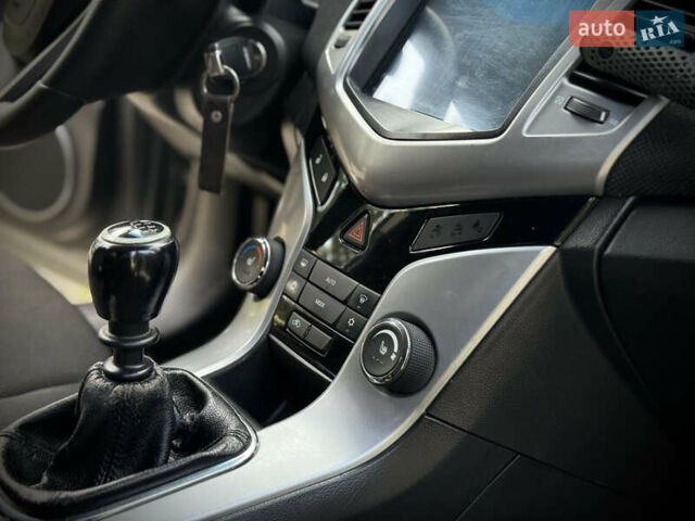 Серый Шевроле Круз, объемом двигателя 1.8 л и пробегом 150 тыс. км за 6777 $, фото 11 на Automoto.ua