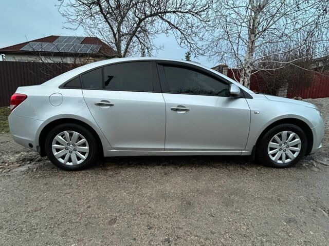 Серый Шевроле Круз, объемом двигателя 1.8 л и пробегом 197 тыс. км за 6500 $, фото 4 на Automoto.ua