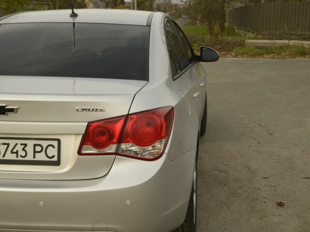 Серый Шевроле Круз, объемом двигателя 1.8 л и пробегом 291 тыс. км за 6600 $, фото 1 на Automoto.ua
