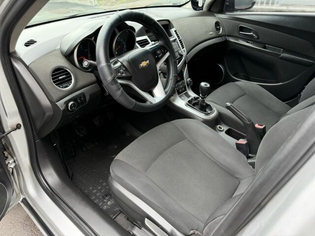 Серый Шевроле Круз, объемом двигателя 1.8 л и пробегом 185 тыс. км за 5700 $, фото 16 на Automoto.ua