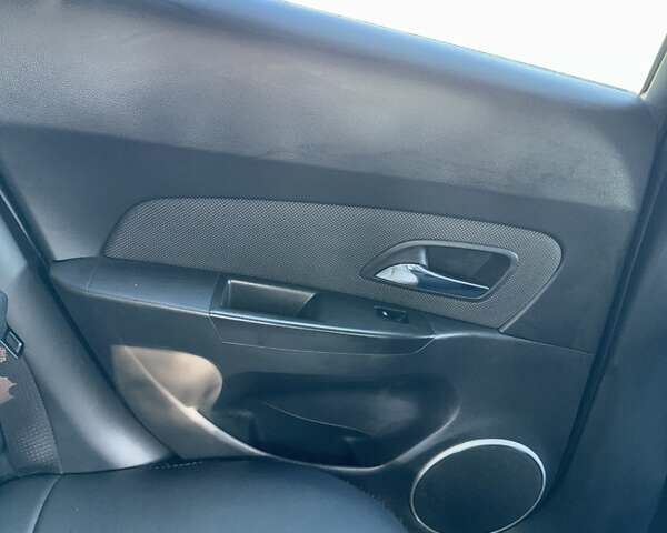 Серый Шевроле Круз, объемом двигателя 1.8 л и пробегом 90 тыс. км за 7500 $, фото 24 на Automoto.ua