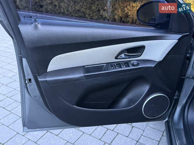 Сірий Шевроле Круз, об'ємом двигуна 2 л та пробігом 241 тис. км за 5999 $, фото 36 на Automoto.ua