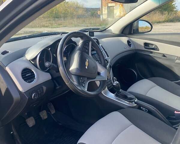 Серый Шевроле Круз, объемом двигателя 1.6 л и пробегом 168 тыс. км за 7000 $, фото 4 на Automoto.ua