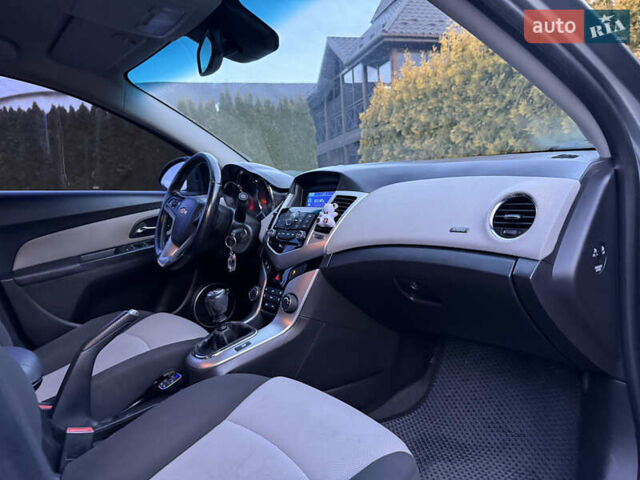 Сірий Шевроле Круз, об'ємом двигуна 2 л та пробігом 241 тис. км за 5999 $, фото 27 на Automoto.ua