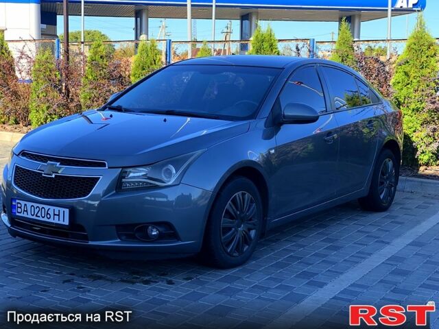 Серый Шевроле Круз, объемом двигателя 1.8 л и пробегом 236 тыс. км за 7500 $, фото 1 на Automoto.ua