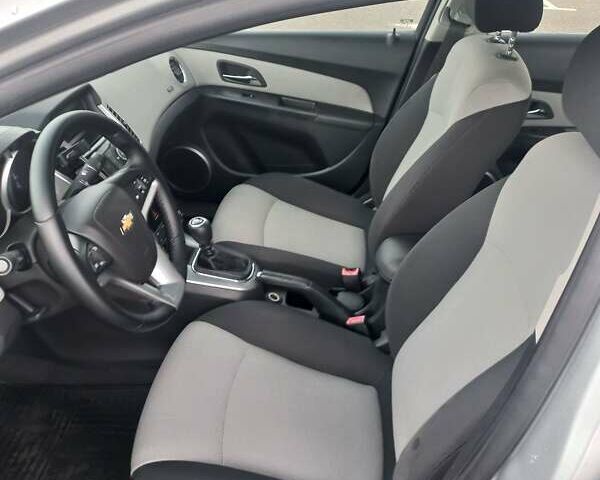 Серый Шевроле Круз, объемом двигателя 1.8 л и пробегом 270 тыс. км за 6800 $, фото 2 на Automoto.ua