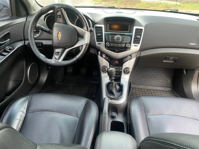 Серый Шевроле Круз, объемом двигателя 1.8 л и пробегом 291 тыс. км за 6600 $, фото 5 на Automoto.ua