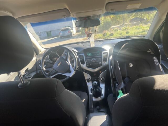 Серый Шевроле Круз, объемом двигателя 1.8 л и пробегом 177 тыс. км за 6000 $, фото 7 на Automoto.ua