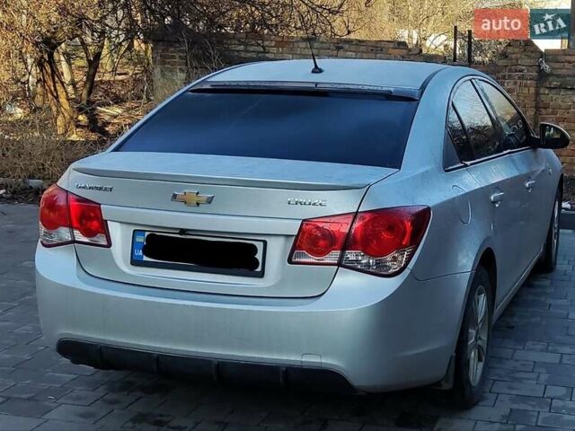 Серый Шевроле Круз, объемом двигателя 1.8 л и пробегом 220 тыс. км за 7200 $, фото 7 на Automoto.ua
