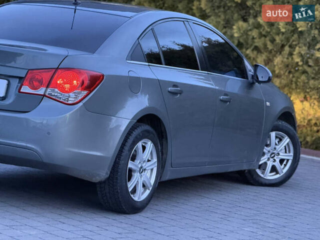 Сірий Шевроле Круз, об'ємом двигуна 2 л та пробігом 241 тис. км за 5999 $, фото 22 на Automoto.ua