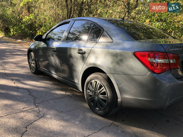Серый Шевроле Круз, объемом двигателя 1.8 л и пробегом 236 тыс. км за 7500 $, фото 1 на Automoto.ua