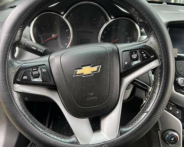 Серый Шевроле Круз, объемом двигателя 1.8 л и пробегом 258 тыс. км за 6000 $, фото 12 на Automoto.ua