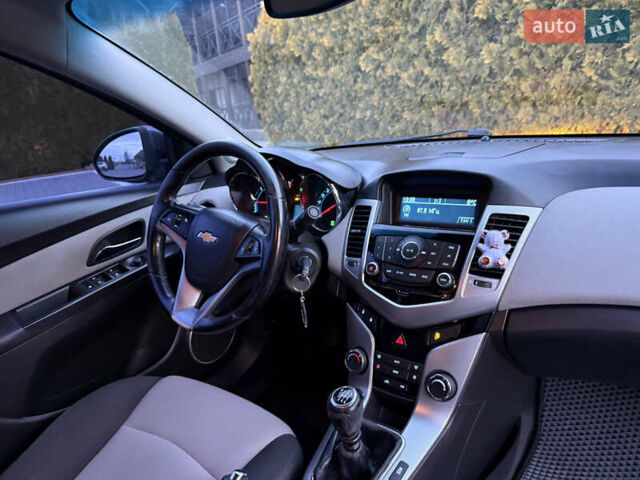 Сірий Шевроле Круз, об'ємом двигуна 2 л та пробігом 241 тис. км за 5999 $, фото 28 на Automoto.ua