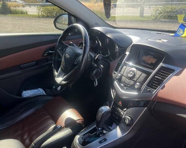 Серый Шевроле Круз, объемом двигателя 1.8 л и пробегом 340 тыс. км за 7500 $, фото 4 на Automoto.ua