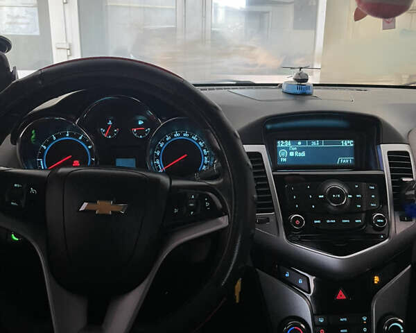 Серый Шевроле Круз, объемом двигателя 1.8 л и пробегом 250 тыс. км за 6500 $, фото 8 на Automoto.ua