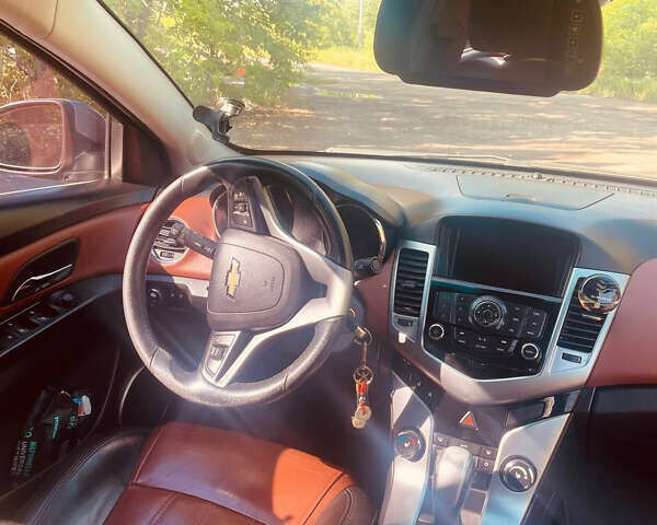 Серый Шевроле Круз, объемом двигателя 1.79 л и пробегом 180 тыс. км за 6500 $, фото 17 на Automoto.ua