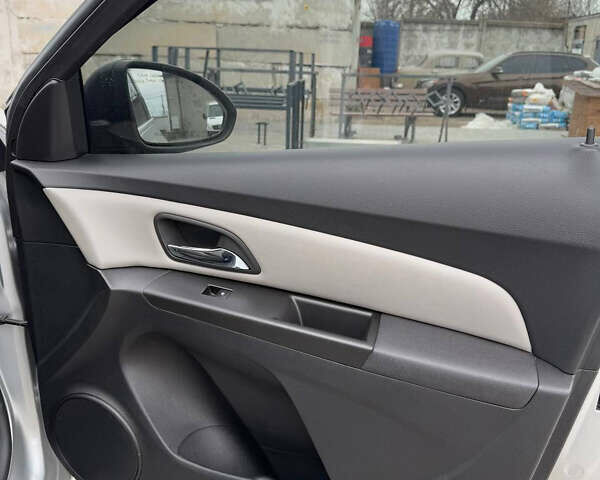 Серый Шевроле Круз, объемом двигателя 1.8 л и пробегом 218 тыс. км за 8200 $, фото 9 на Automoto.ua