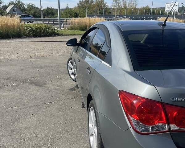 Серый Шевроле Круз, объемом двигателя 1.8 л и пробегом 340 тыс. км за 7500 $, фото 8 на Automoto.ua