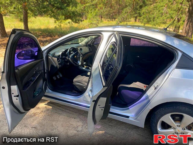 Серый Шевроле Круз, объемом двигателя 1.8 л и пробегом 234 тыс. км за 5700 $, фото 4 на Automoto.ua