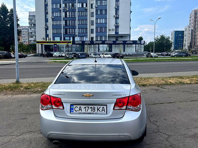 Серый Шевроле Круз, объемом двигателя 1.6 л и пробегом 200 тыс. км за 7300 $, фото 4 на Automoto.ua