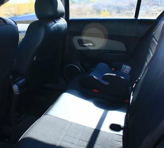 Серый Шевроле Круз, объемом двигателя 1.6 л и пробегом 109 тыс. км за 7000 $, фото 8 на Automoto.ua